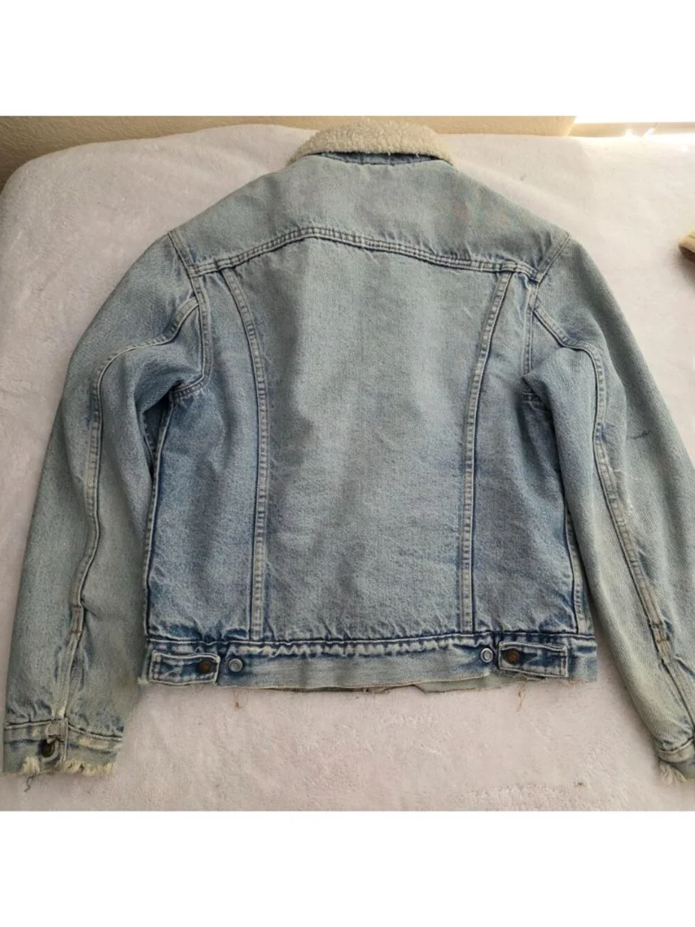 Levis Sherpa-Lined Denim Jacket Sz 40R Distressed Button-Up Front Pockets 1980s